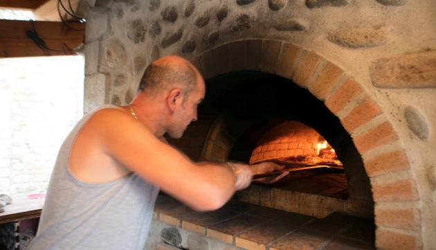 Pizza au feu de bois