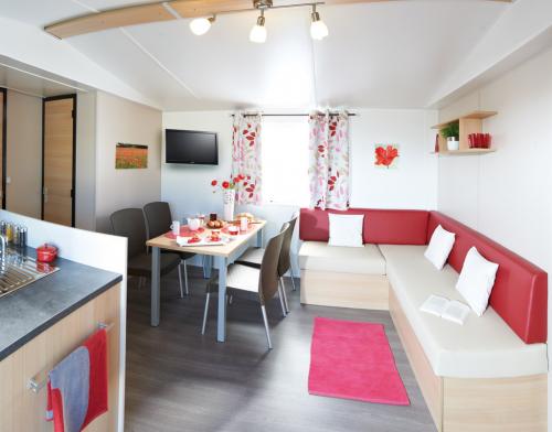 Mobil home avec salon confortable